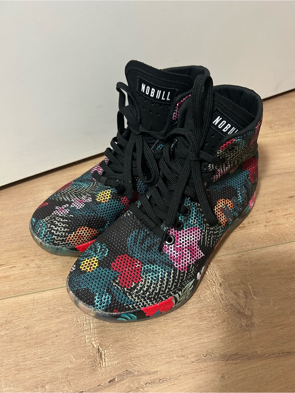 NOBULL High-Top Outwork Trainer Women’s Size 7 “Tropical Midnight” Floral EUC